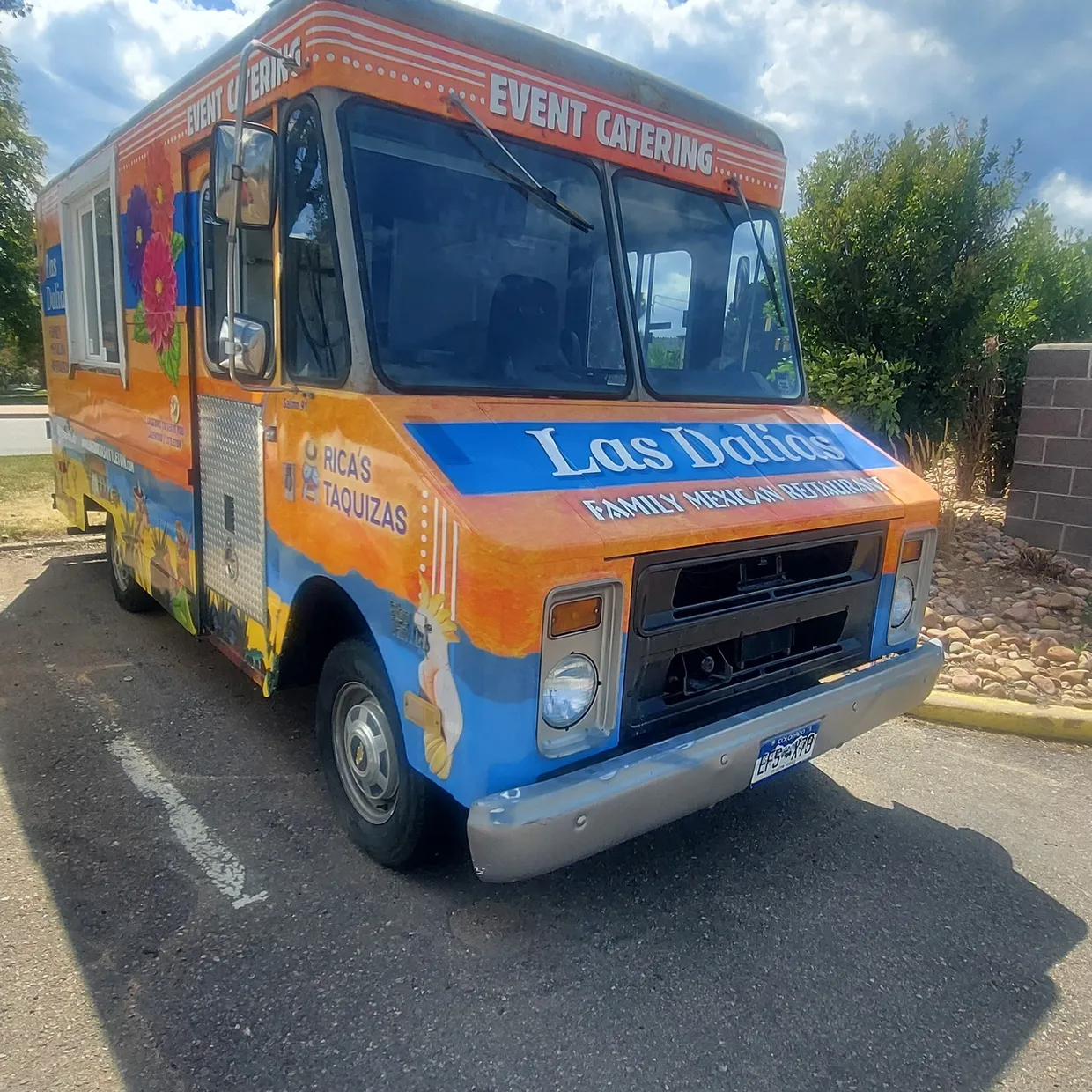 Las Dalias food truck front view