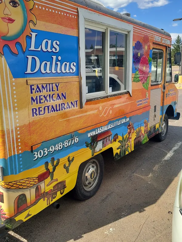 Las Dalias food truck side view
