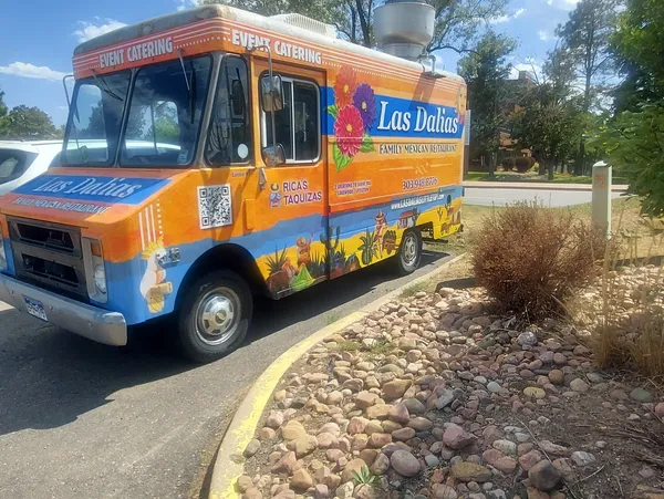 Las Dalias food truck angle view